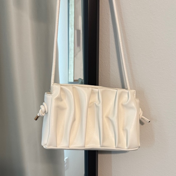Handbags - Elegant White Shoulder Bag